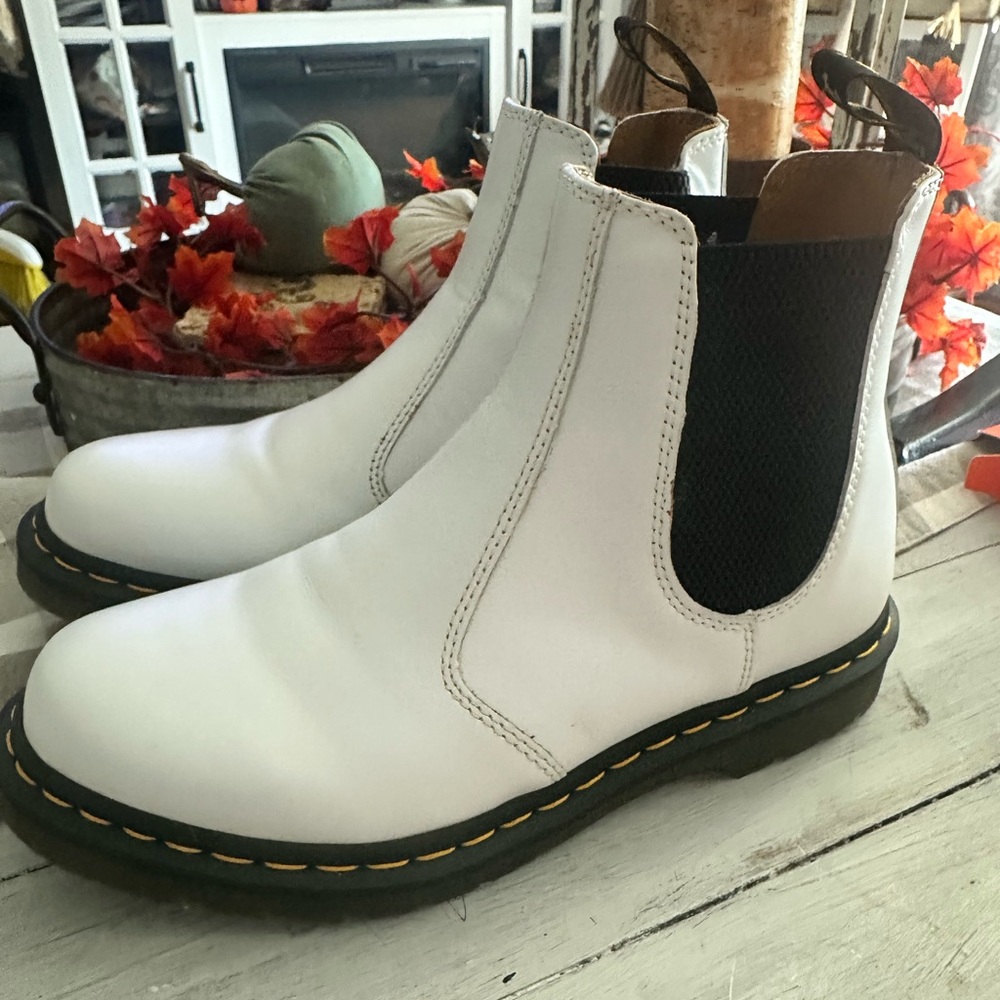 Dr. Martens 2976 Chelsea Boots